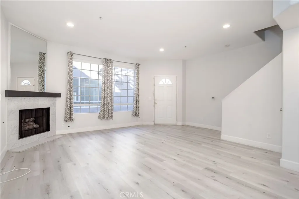 18347 Saticoy 28, Reseda, California 91335 home-pic-7